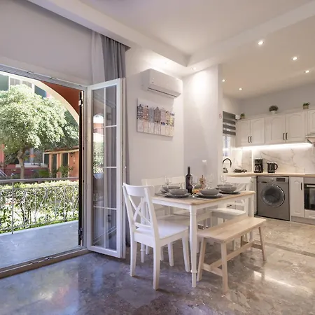 Athena Lux Maison Апартаменты *